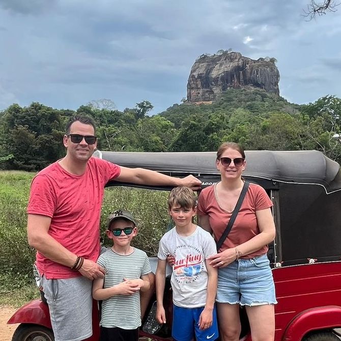 Met de Tuktuk voor de Lions Rock, Sri Lanka
